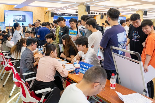 大旺校区招聘会现场.JPG