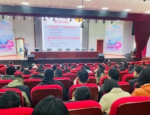 讲座现场.jpg