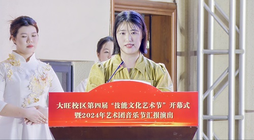 教师代表发言.jpg
