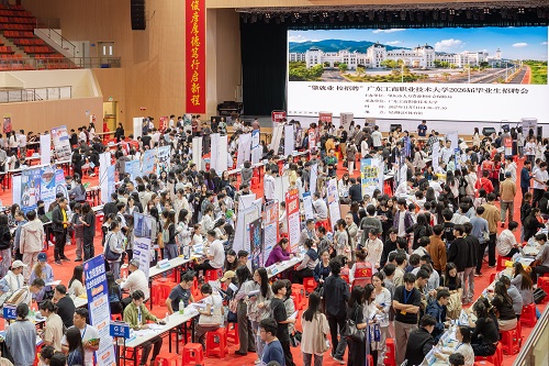 招聘会现场1.jpg
