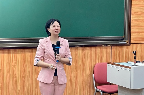 徐文娟主讲.jpg