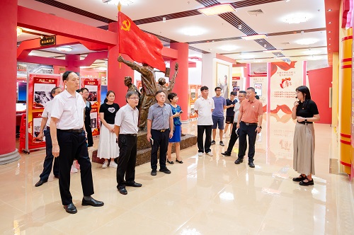 匡增意一行参观党建馆.jpg